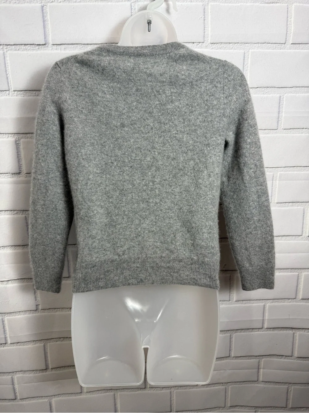 Quince 100% Mongolian Cashmere Crewneck Sweater Gray Size M Soft Luxury Knit